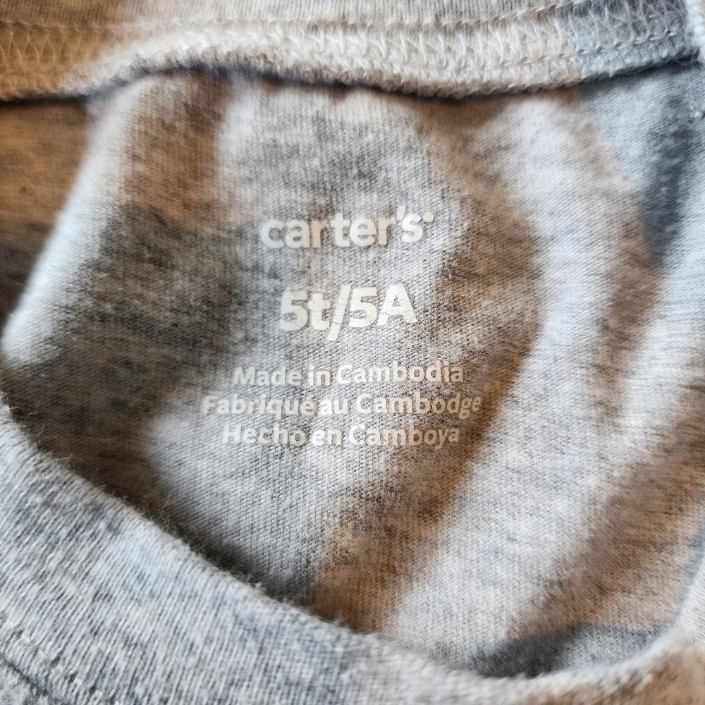 Boys Carter's shirt size 5T